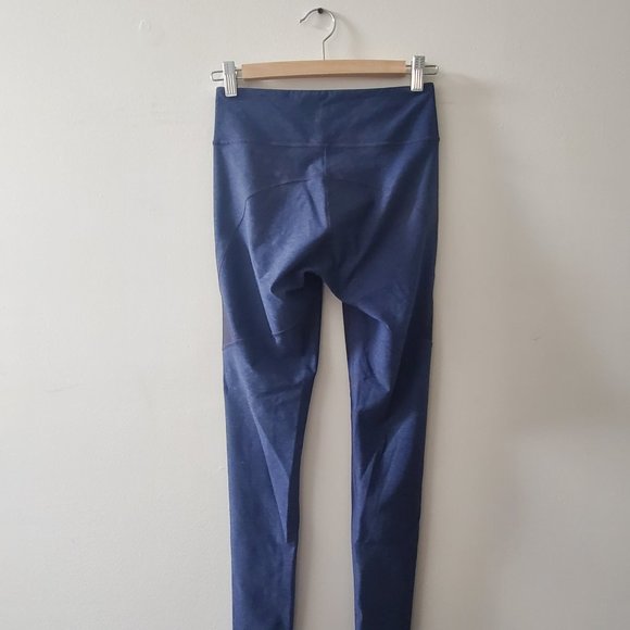 Outdoor Voices Warmup 7/8 Legging in Size Small. Navy/Charcoal. - Picture 3 of 4